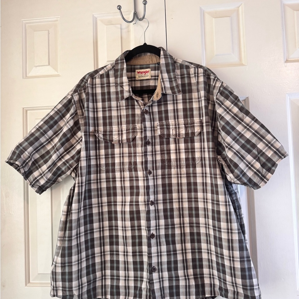 Wrangler Authentic’s Men's Short Sleeve Plaid Button-Up Shirt SZ 2XL